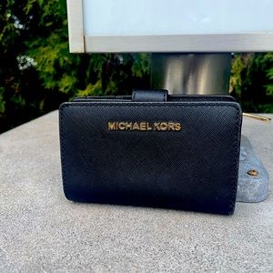 Black Michael Kors Wallet (multiple compartments)